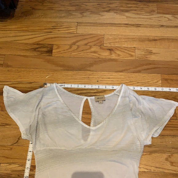 Cute flutter fairy sleeve - white w/ silver stripes (small hole - see photo) - Picture 4 of 7